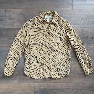 Vintage Jones New York 100% Silk Zebra Tiger Animal Print Button Up Blouse Sz 8